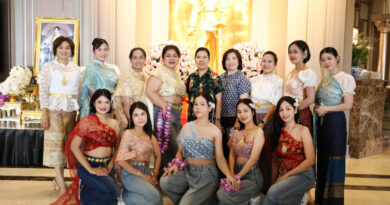 สืบสานประเพณีไทยเทศกาลสงกรานต์ โรงแรมเดอะ เบอร์เคลีย์ ประตูน้ำ