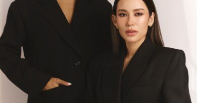 “คุณหญิงแม้น–ม.ร.ว.แม้นนฤมาส ยุคล สวัสดิ์-ชูโต” และ “มะลิ–มาลินี โคทส์” จับมือกันในฐานะผู้ก่อตั้ง SNATCH แพลตฟอร์มจอง Beauty Talent ระดับพรีเมียม ที่เกิดขึ้นจากความตั้งใจจะสร้างมาตรฐานใหม่ ให้กับการจองช่างแต่งหน้าและช่างผมในเมืองไทย