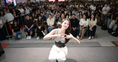 “ปุยนุ่น วรางค์ศิริ” ปล่อยดาเมจความน่ารักเกินต้าน! เสิร์ฟโมเมนต์ฟิน ๆ ในงาน “ROBINSON R-STREET” โซนแฟชั่นใหม่ของห้างโรบินสัน ณ Alive Park Hall ชั้น G ศูนย์การค้าฟิวเจอร์พาร์ค รังสิต เมื่อวันที่ 18 ตุลาคม 2569 ที่ผ่านมา